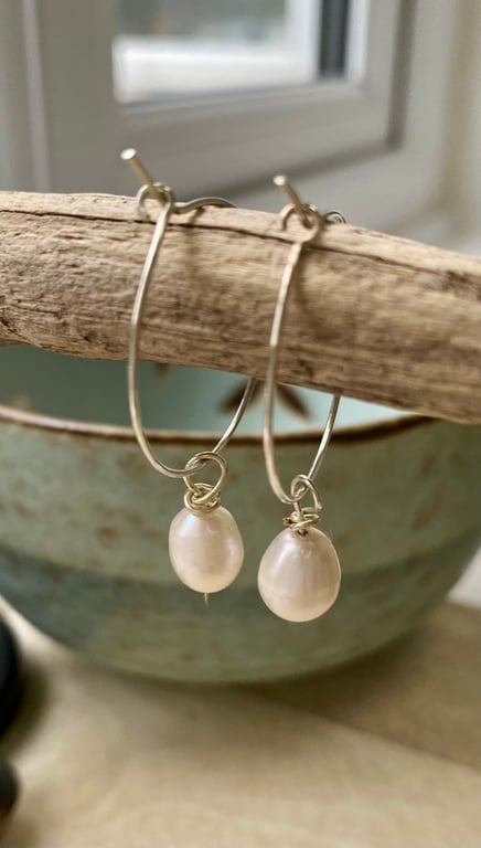Silver hoop pearl earrings 