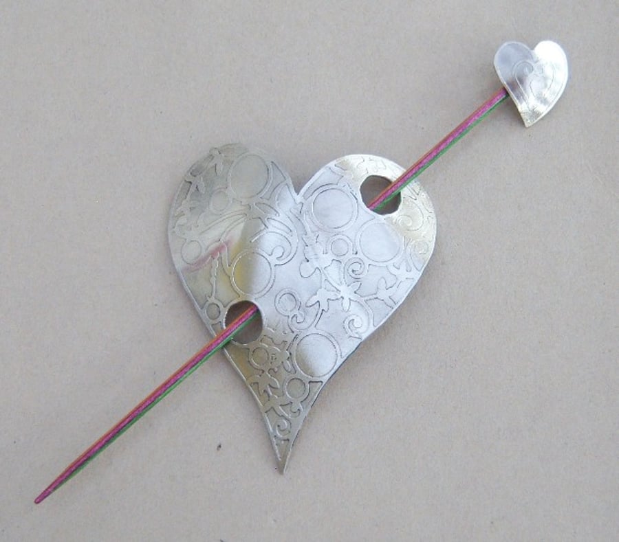 Shawl pin with heart design