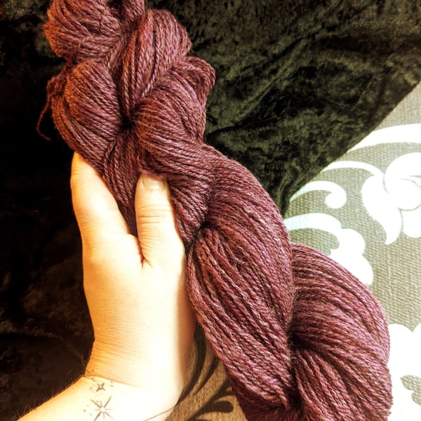 Plum Intended hand spun yarn – Cheviot wool - 275 yards