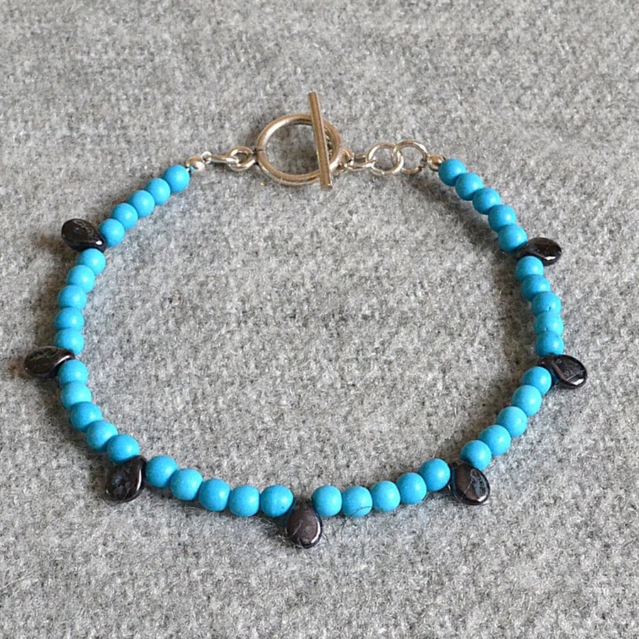 Turquoise-Coloured Stone Bead Bracelet with Hematite Pip Beads