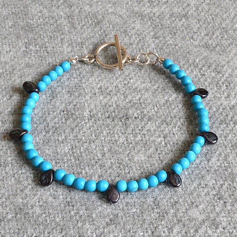 Turquoise-Coloured Stone Bead Bracelet with Hematite Pip Beads