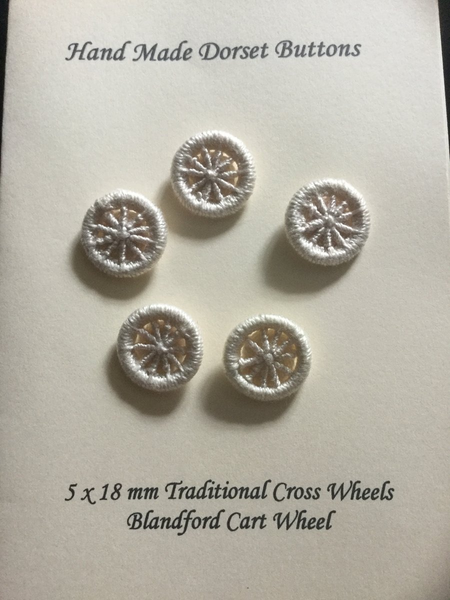 Set of 5, 18 mm, Dorset Cross Wheel Buttons, Ecru, D3