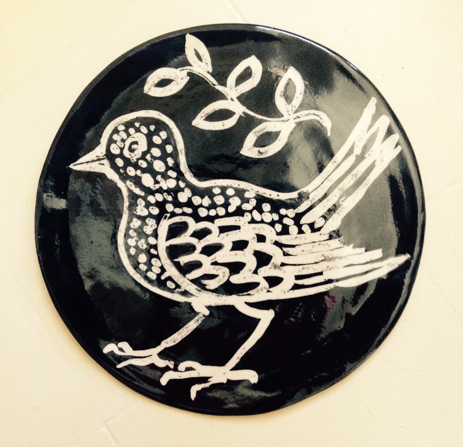 Plate in cream stoneware with bird design in black and cream. Free UK postage