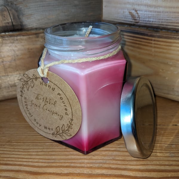 MARSHMALLOW SCENTED, HAND POURED,MARBLED SOY WAX CANDLE - 165g