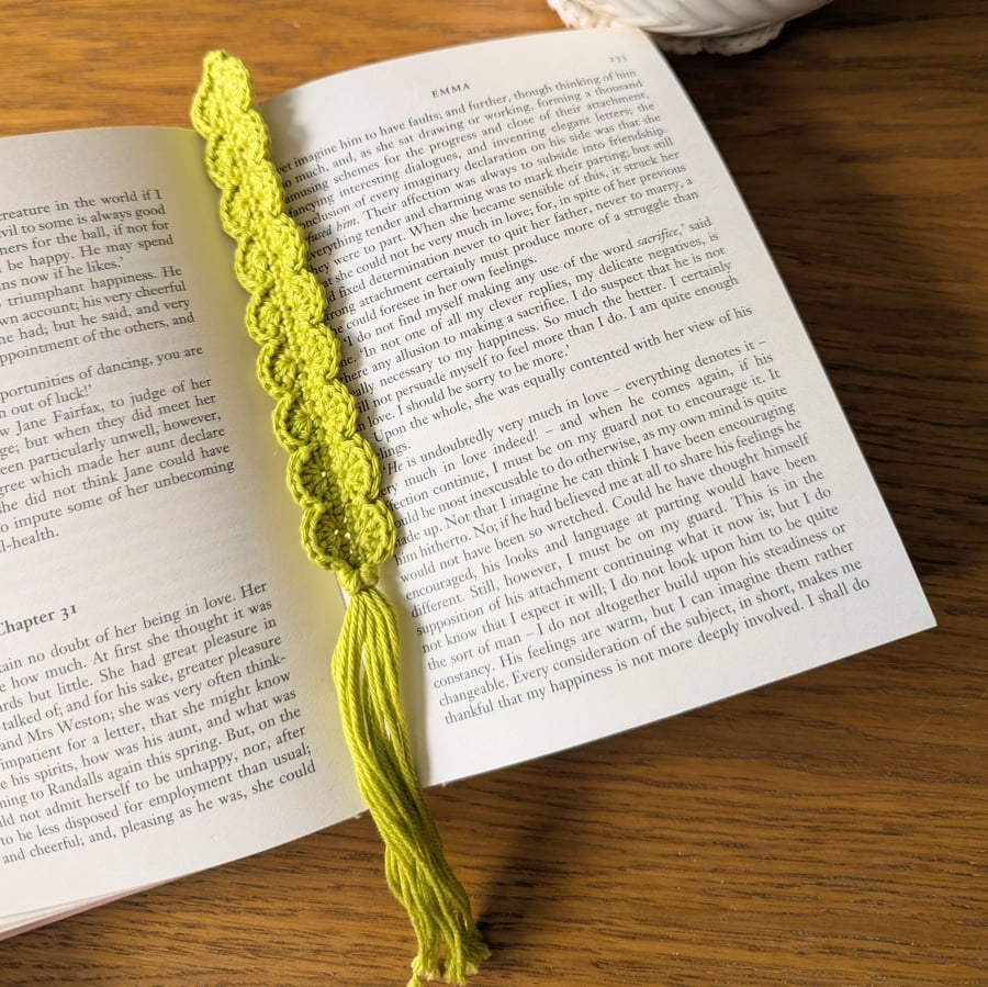 Crochet bookmark - apple green