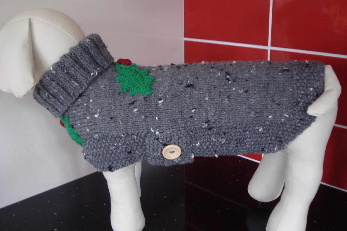 Grey Aran Dog Coats With Holly Leaves And Berries (J98)