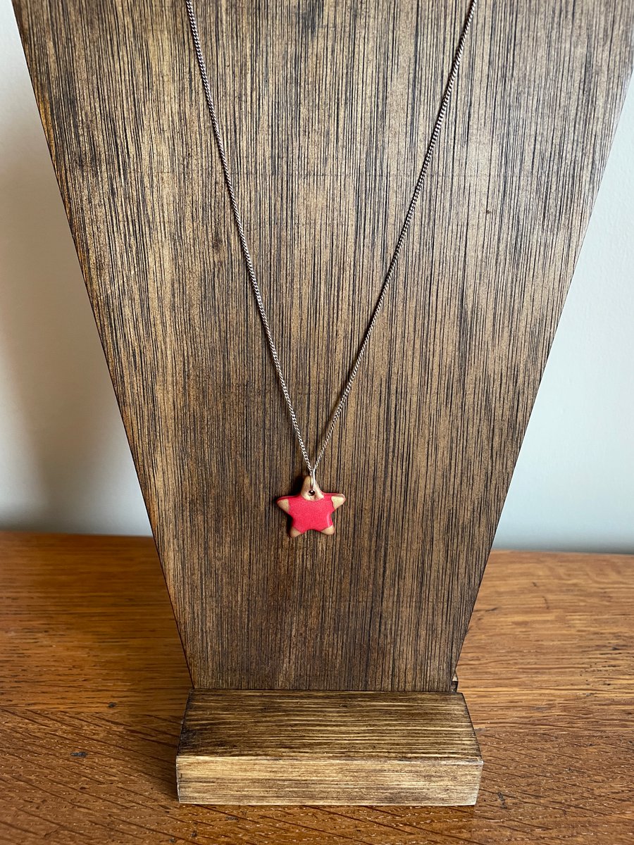 NEW!  Porcelain red star pendant with gold detail