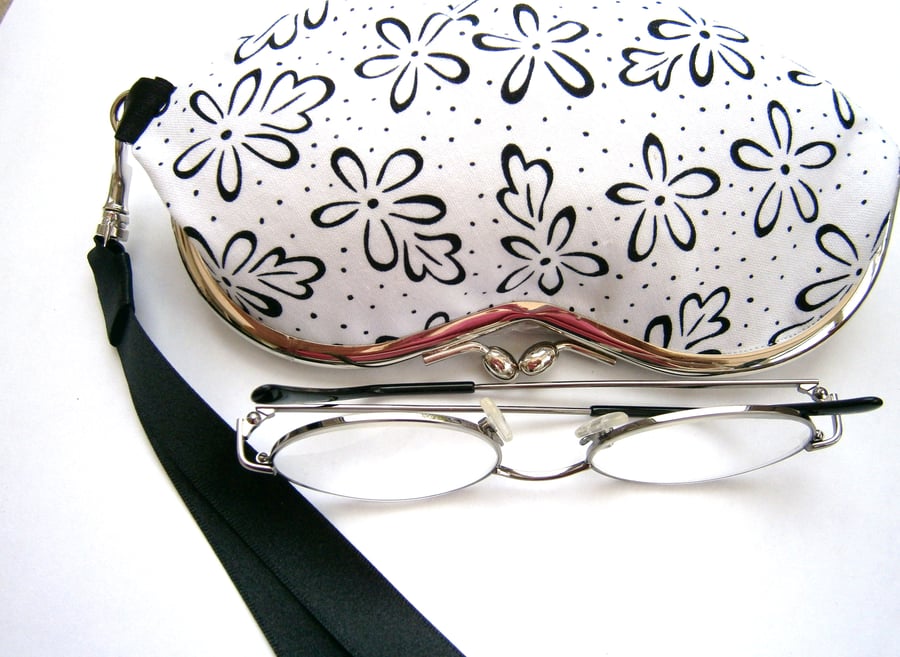Black and White Glasses Case