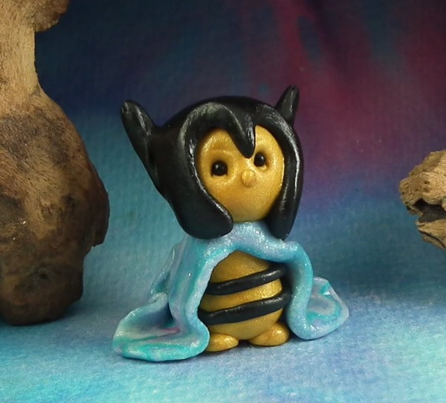 Bustling Bee 'Berry' OOAK Sculpt by Ann Galvin Gnome Village