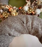 Luxury gold fabric Christmas wreath tweed floral wall hanging mantel piece - Image 3
