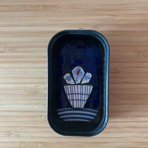 Mini mosaic in sardine tin