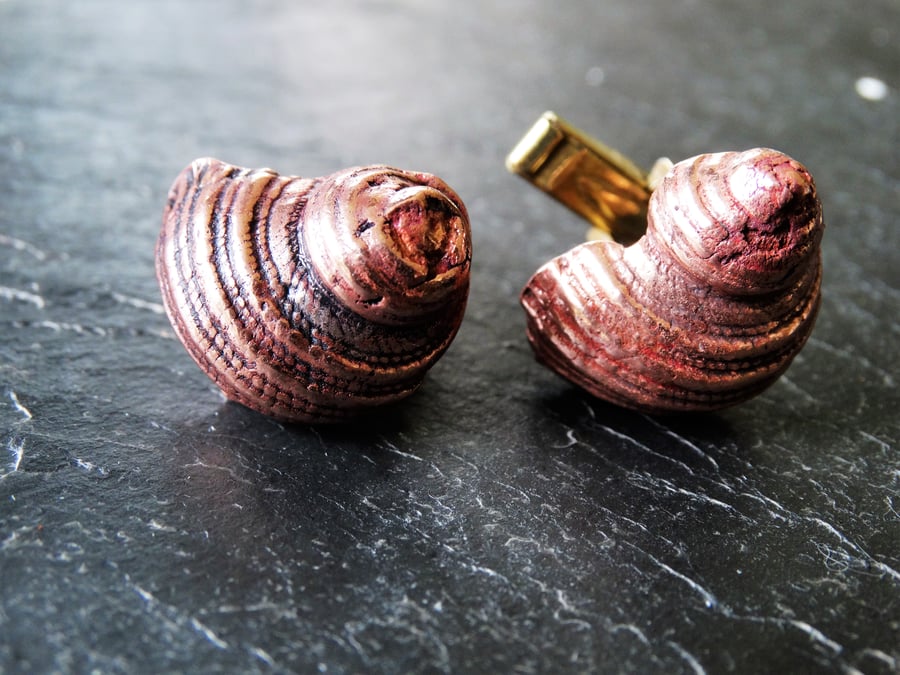 Cast copper shell cufflinks