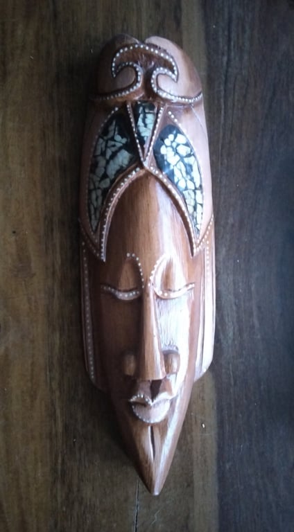 Vintage Hand-Carved Wooden Mask – Quiet Companion Wall Piece