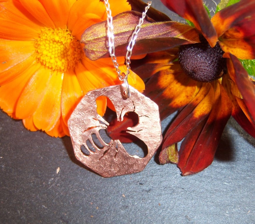 Bee pendant in copper