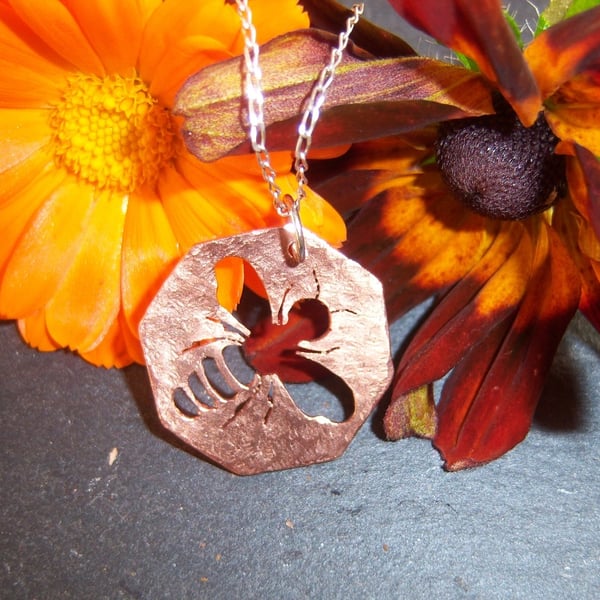 Bee pendant in copper