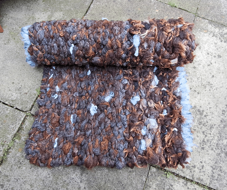Pure British sheep wool rug with assimetrical blue fringe