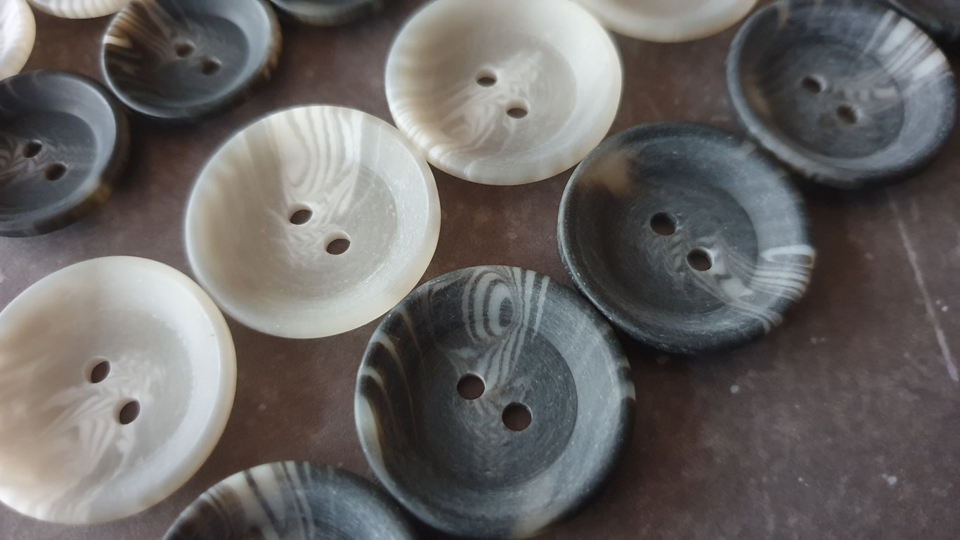 25mm 1" Polyester HORN Buttons Light Grey and Mid Grey
