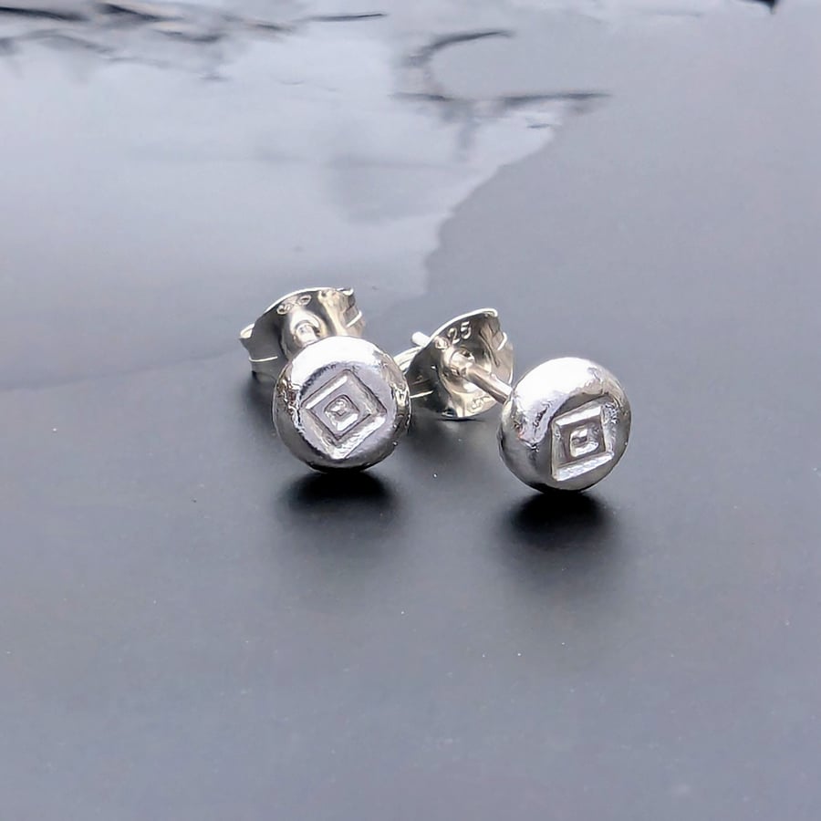 Diamond Symbol stud earrings: Silver earrings