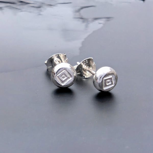 Diamond Symbol stud earrings: Silver earrings