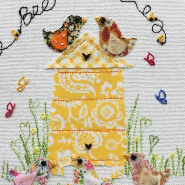 Embroidered hoop art "Bee loved" 