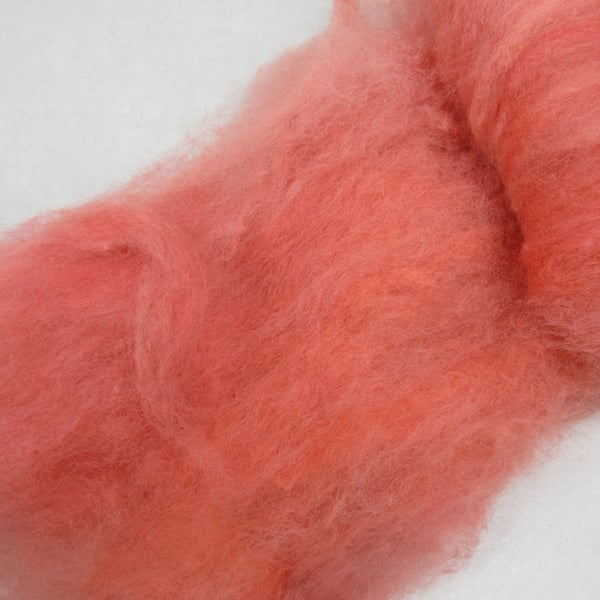 10g Naturally Dyed Madder Red Llanwenog Felting Wool