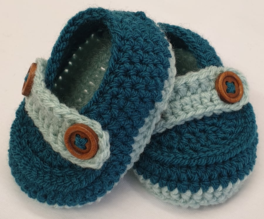 Handmade baby shoes, crochet baby booties, baby photo prop, cute newborn gift