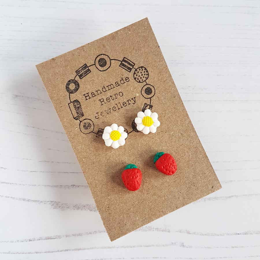 Strawberry and daisy two pack stud earrings