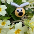 "Cheeky Needle Felted Bee Plant Stake – Handmade Smiling Bee Decoration"