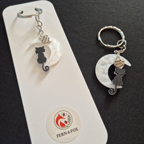 CAT ON THE MOON KEYRING 
