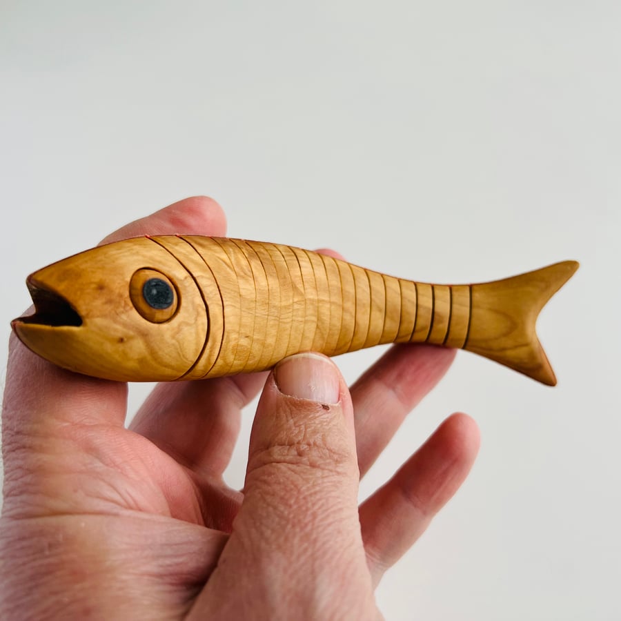 Bendy wooden fish, HMH 2020 CB FXLIX (49), 14.5cm