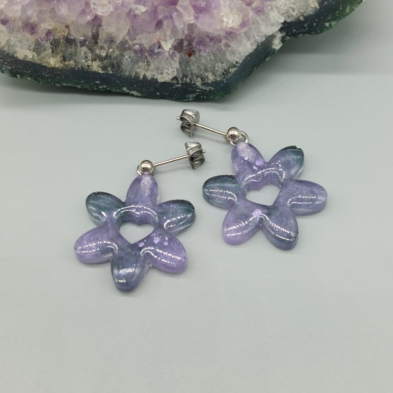 Domed Flower Earrings, Heart Daisy Earrings, Resin Earrings, Mother's Day Gift, 