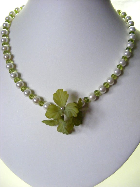 Shell Pearl and Orchid Floral Necklace.