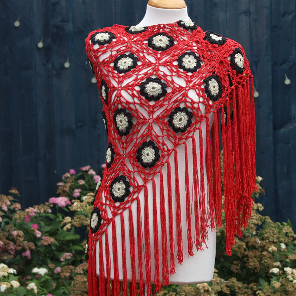 Crochet triangular shawl in sparkly pale gold, black and red - design LF433