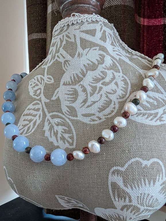 "Asymmetric Freshwater Pearls" Necklace 