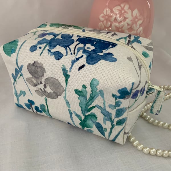 Boxy Cosmetic Bag, Square Zipped Purse, Travel Pouch, Make up Bag