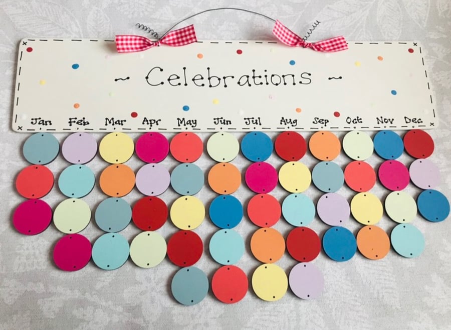 Personalised Family Friend Birthday Board, Reminder, Dates to Remember 15 circle