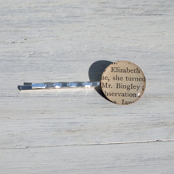 Elizabeth & Mr. Bingley Pride & Prejudice vintage book page hair pin (1918).