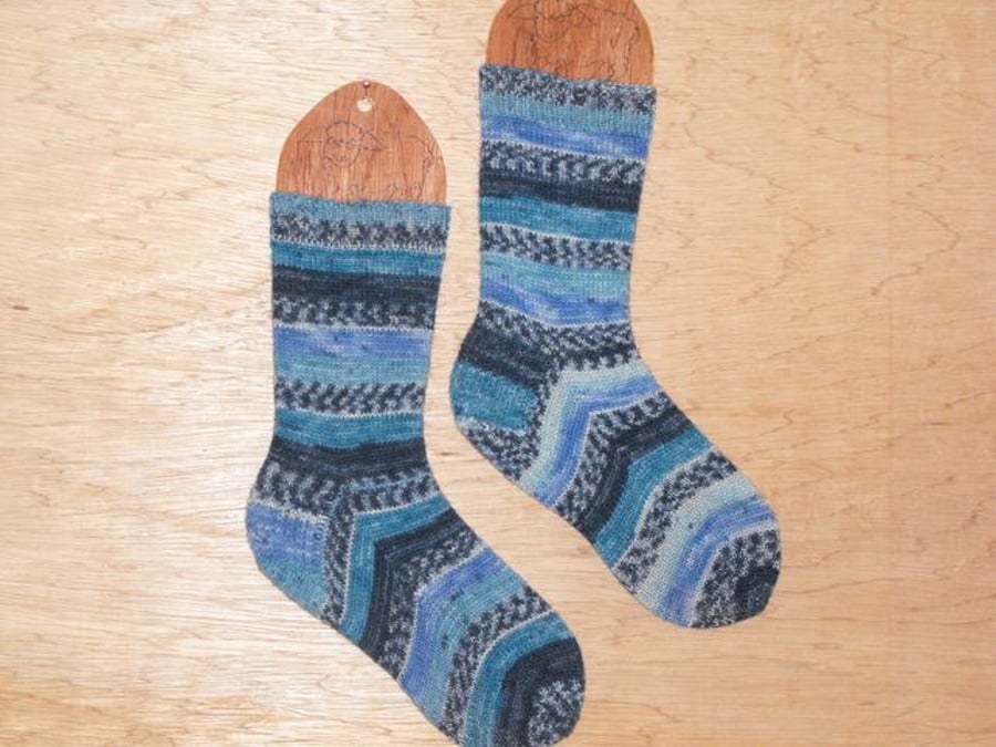 WINTER SALE: hand knitted socks SMALL size 4-5