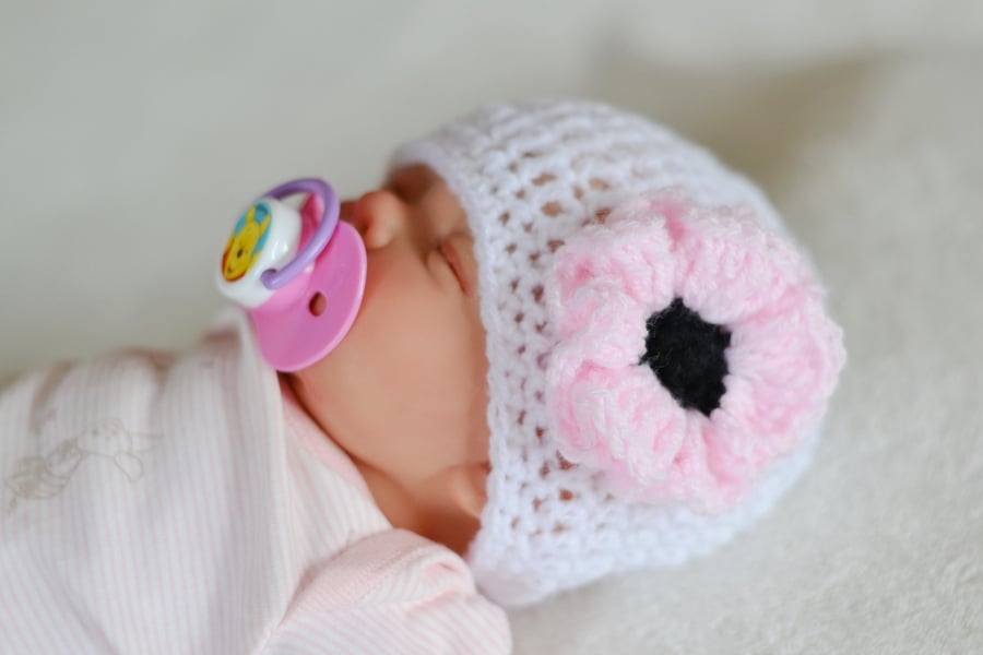 3 - 6 Months Baby Girl White and Baby Pink Poppy Flower Hat,