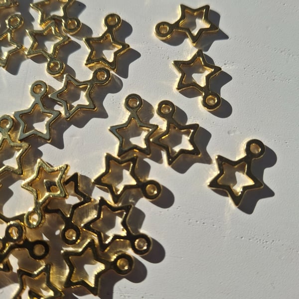 80 x Gold Tone Alloy 15 x 12mm Star Charms