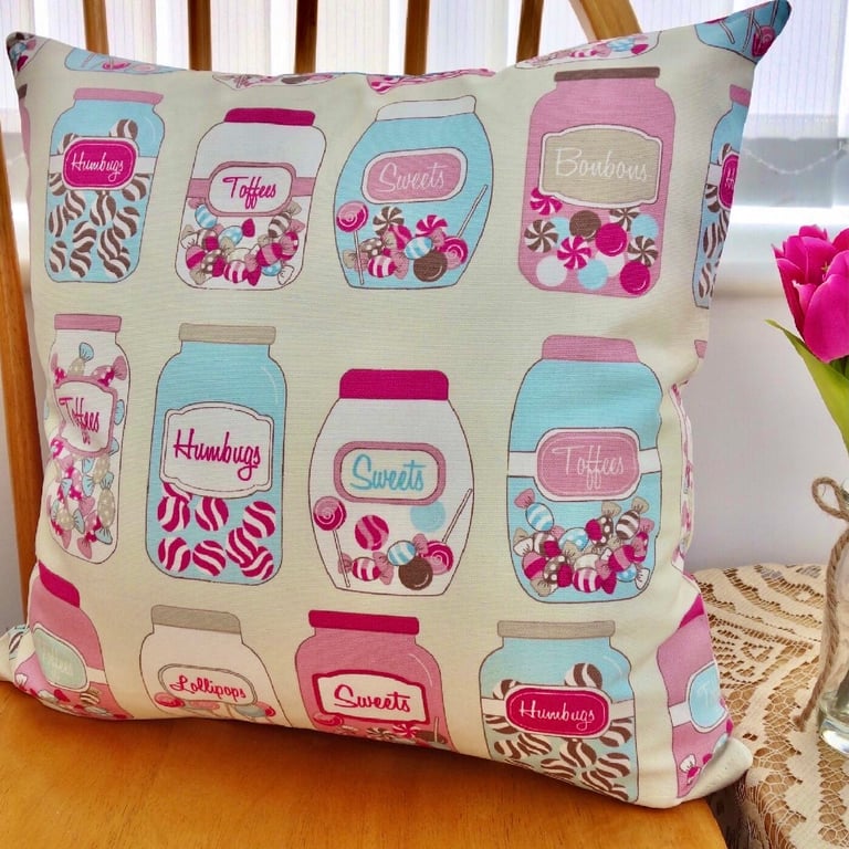 Cushion: Sweet Jars design, Double Sided with pad and zip fastening 