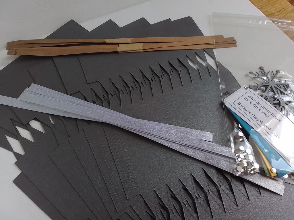 Christmas cracker kit. Grey and silver. CC 907