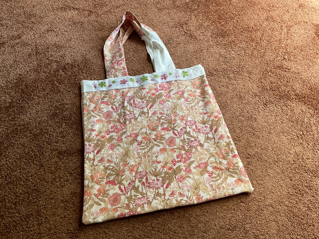 Tote bag