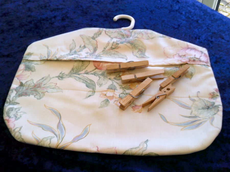 Small Peg Bag (pegs not included)