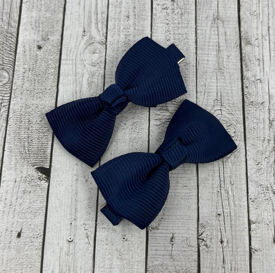 Small Classic Navy Bow on Clips (pair)