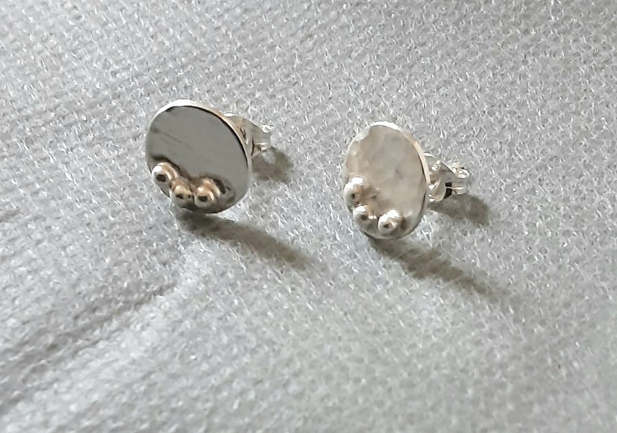 GORGEOUS 'FINE SILVER' HAMMERED STUDS WITH SILVER BOBBLES