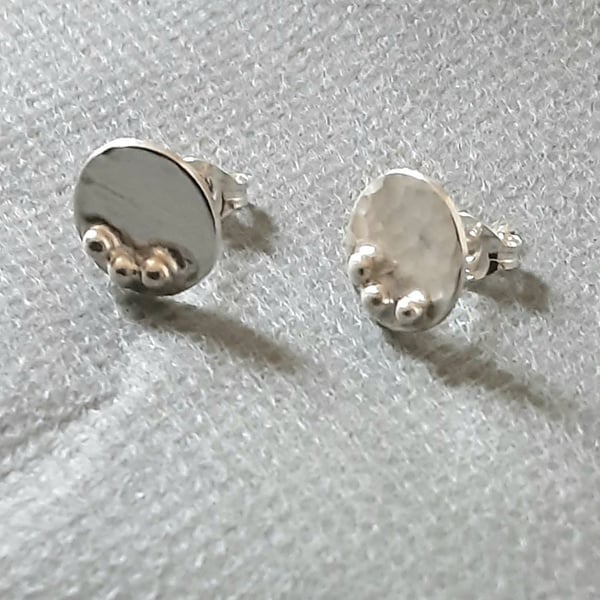 GORGEOUS 'FINE SILVER' HAMMERED STUDS WITH SILVER BOBBLES