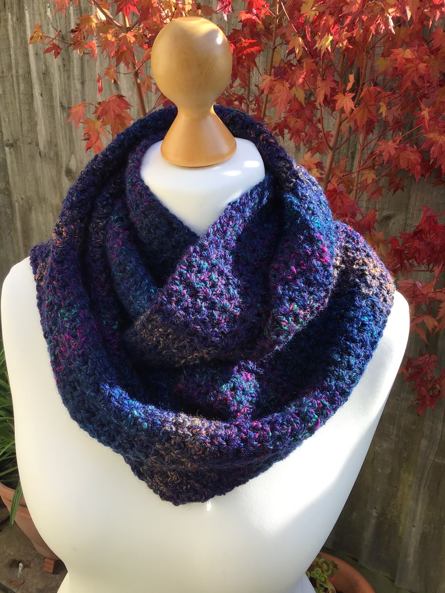 Infinity scarf in acrylic, colour Navy Marble 