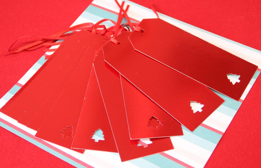 10 Christmas Gift tags, red mirri card with Christmas Tree aperture            