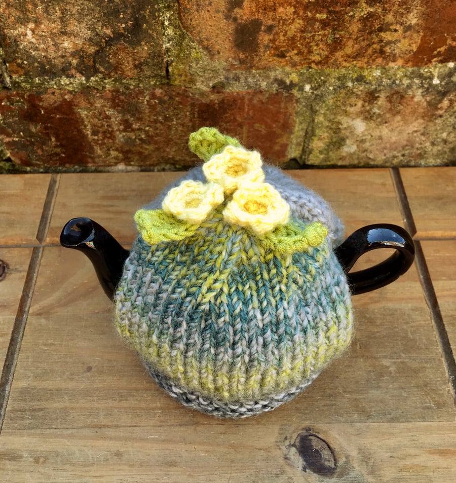 Small Primrose Tea Cosy, One Cup Knitted Tea Cozy with Primroses, Spring Decor
